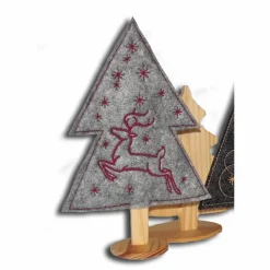 Weihnachtsdeko|Deko und Taschen Weihnachtsdeko X-Mas bestickte Tannenbäumchen auf grauem Filz mit Holzfuß weihnachtliche Dekoration