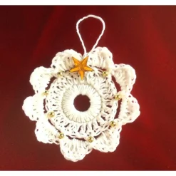 Best Weihnachts-Häkelkränzchen in weiß mit Perlen und Sternchen verziert Baumschmuck