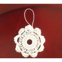 Best Weihnachts-Häkelkränzchen in weiß mit roten Perlen handgemacht von Baumschmuck
