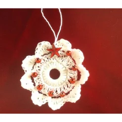 Best Weihnachts-Häkelkränzchen in weiß mit roten Perlen handgemacht von Baumschmuck
