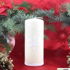 Best Weihnachtskerze personalisierbar – Winterkerze creme mit Schneeflocke, handverziert, festliche Deko oder Geschenk Kerzen & Beleuchtung