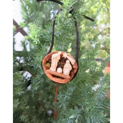 Baumschmuck|Momunder - Momente voller Wunder Weihnachtskrippe - Krippe in Walnuss mit Moos