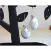 Clearance Weihnachtskugel-Ohrringe, Christbaumkugeln, Weihnachtskugeln, Ohrringe Ornament silber matt Weihnachtsaccessoires