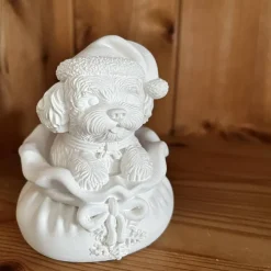 Weihnachtsdeko|Mal- und Bastelwerkstatt Welpe mit Weihnachtsmütze im Sack ca. 10cm- Bolonka / Pudel Gipsfigur zum Anmalen