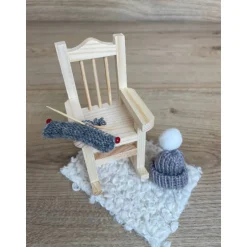 Wichtelzauber|MultiManufaktur Wichtel Wichteltür Zubehör Schaukelstuhl mit Stricknadeln und Mütze