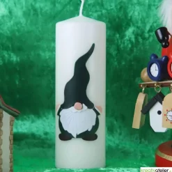 Outlet Wichtelkerze in elfenbein, Stumpenkerze mit Weihnachtswichtel, personalisierbar, Wichtelgeschenk Kerzen & Beleuchtung