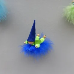Wichtel-Zwerg auf Feder, Geschenk Geburt, Taufe, Frühlings-Deko Geschenke