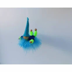 Wichtel-Zwerg auf Feder, Geschenk Geburt, Taufe, Frühlings-Deko Geschenke
