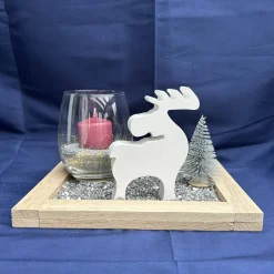 Winterliches Deko-Tablett mit Rentier, Kerzenglas & Silberakzenten – stilvolle Weihnachts- und Winterdeko Weihnachtsaccessoires