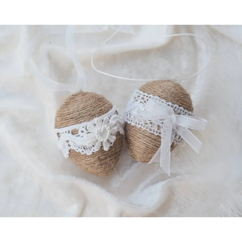 2x  OSTEREIER, Vintage- und Landhausstil, beige/weiß, Spitzenbänder, ca 6 cm Ostereier
