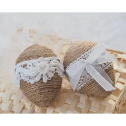 2x  OSTEREIER, Vintage- und Landhausstil, beige/weiß, Spitzenbänder, ca 6 cm Ostereier