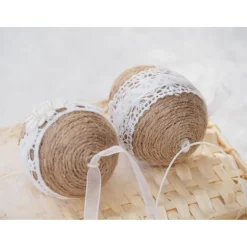 2x  OSTEREIER, Vintage- und Landhausstil, beige/weiß, Spitzenbänder, ca 6 cm Ostereier