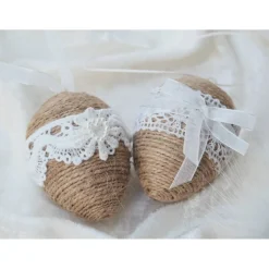 2x  OSTEREIER, Vintage- und Landhausstil, beige/weiß, Spitzenbänder, ca 6 cm Ostereier