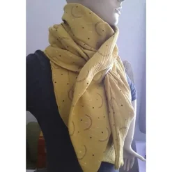 Accessoires|Marja's bunte Maschen XXL Dreiecktuch  / Musselin Double Gauze / Senfgelb mit Regenbögen / Schaltuch / Halstuch/ Wickelschal/ Loop