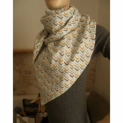 Discount XXL Dreiecktuch mit großer Öse / Musselin Double Gauze glatt /  Zik Zak old Green / Schaltuch / Halstuch/ Wickelschal Accessoires