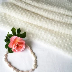 Outlet Zarte Brautstola aus Mohair ivory, Hochzeitsschal elfenbeinweiß, Lace-Tuch  für die Braut, Umschlagtuch Hochzeit Brautstolen & -Boleros