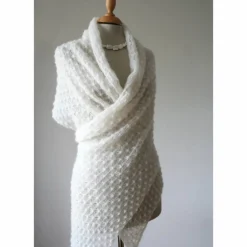 Outlet Zarte Brautstola aus Mohair ivory, Hochzeitsschal elfenbeinweiß, Lace-Tuch  für die Braut, Umschlagtuch Hochzeit Brautstolen & -Boleros